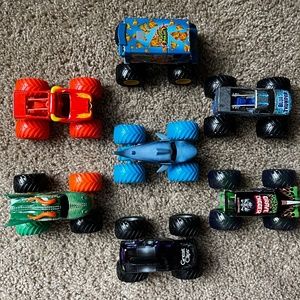 Monster Jam Die-cast 1:64 scale Vehicle Bundle of 7